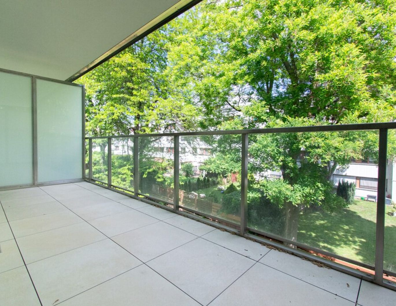 PÄRCHENWOHNUNG IM ERSTBEZUG: 2 ZIMMER MIT OSTBALKON und GRÜNBLICK NAHE U1