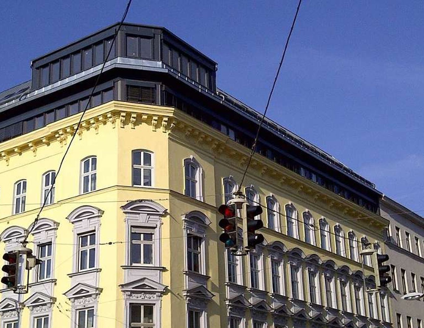Möblierte moderne Pärchen oder Single-Wohnung direkt bei U-Bahn Burggasse / Lugner City!