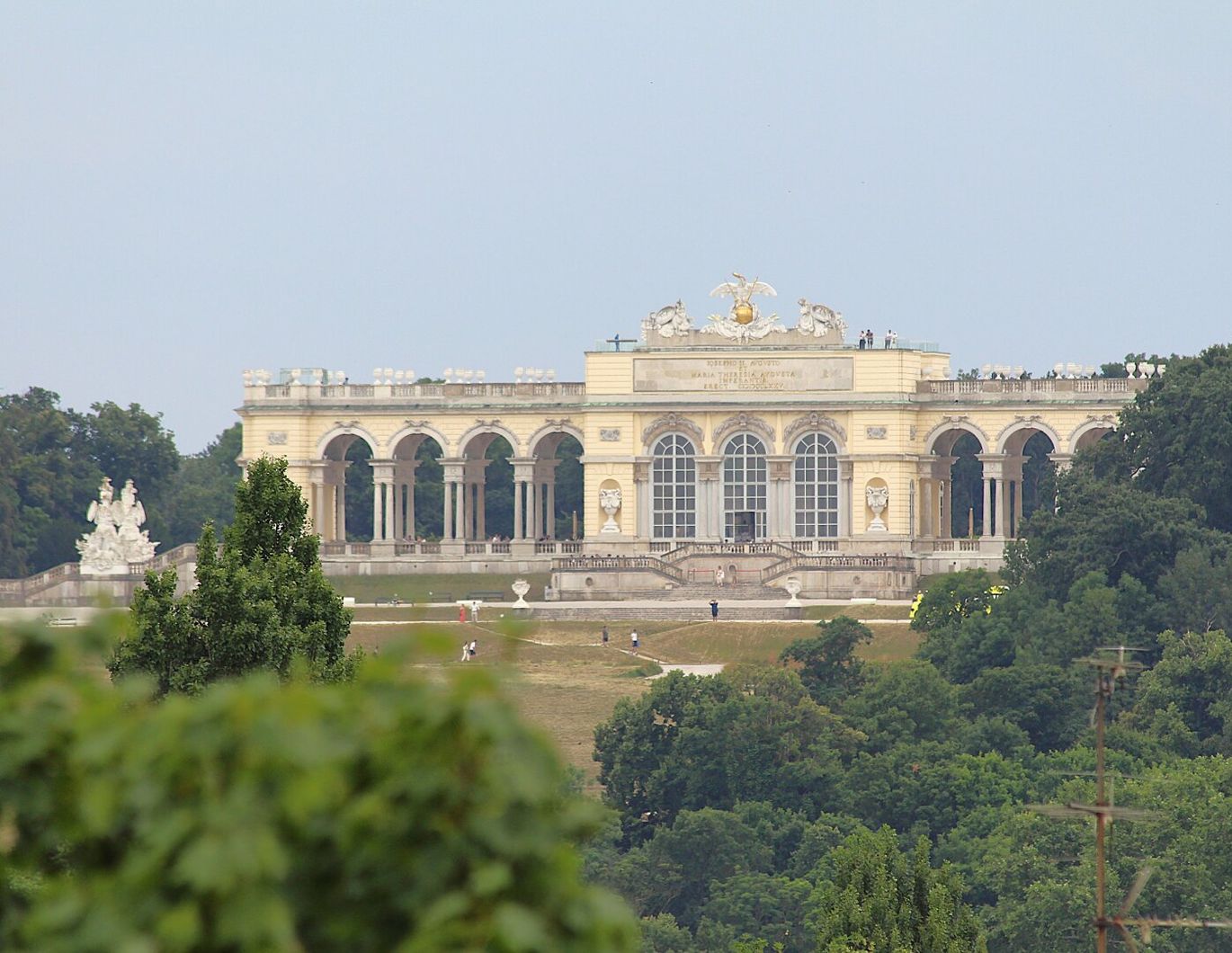 Schloss Schönbrunn und Gloriette: geplanter Rohdachboden bei U4 Hietzing