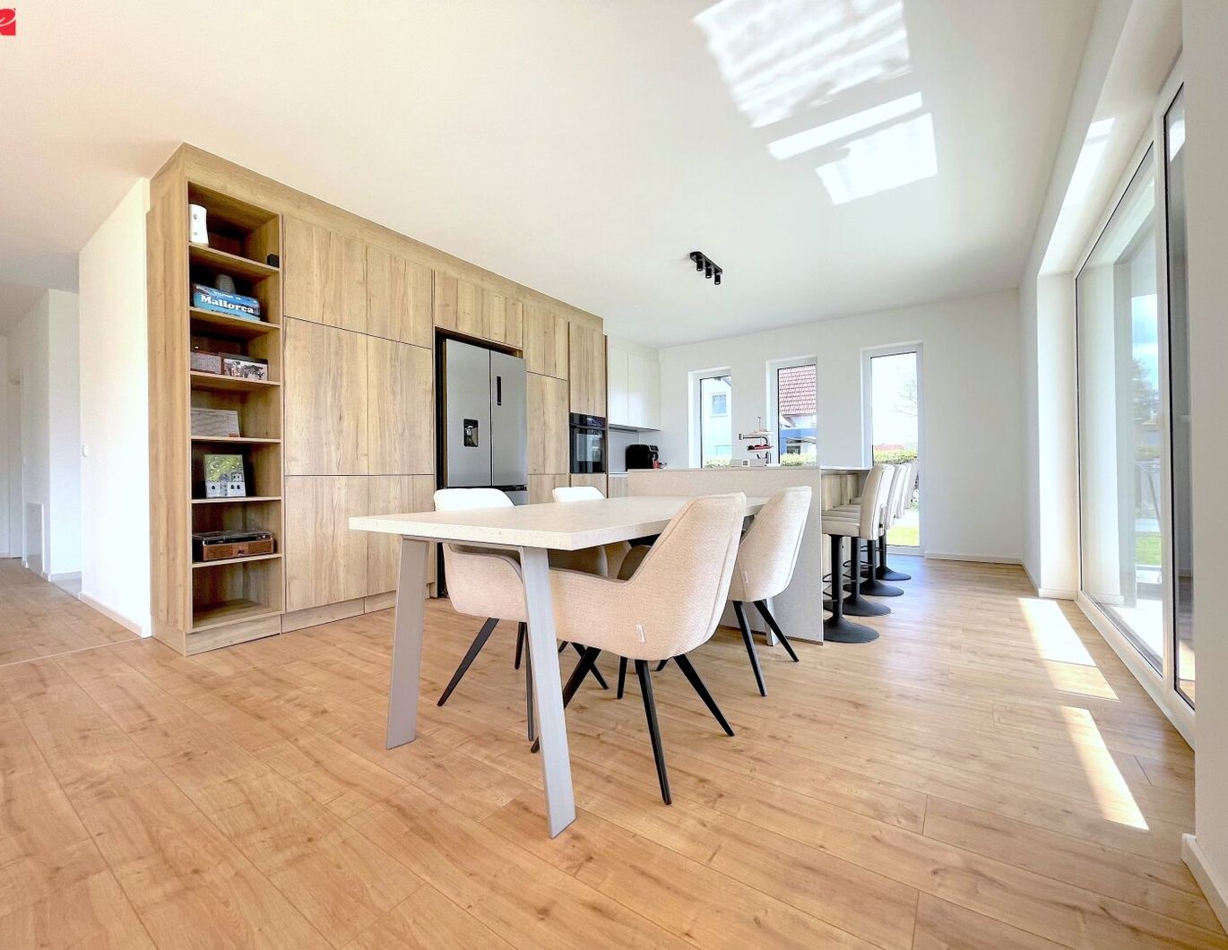 NEUWERTIG: Moderner Bungalow mit stillvoller Küche