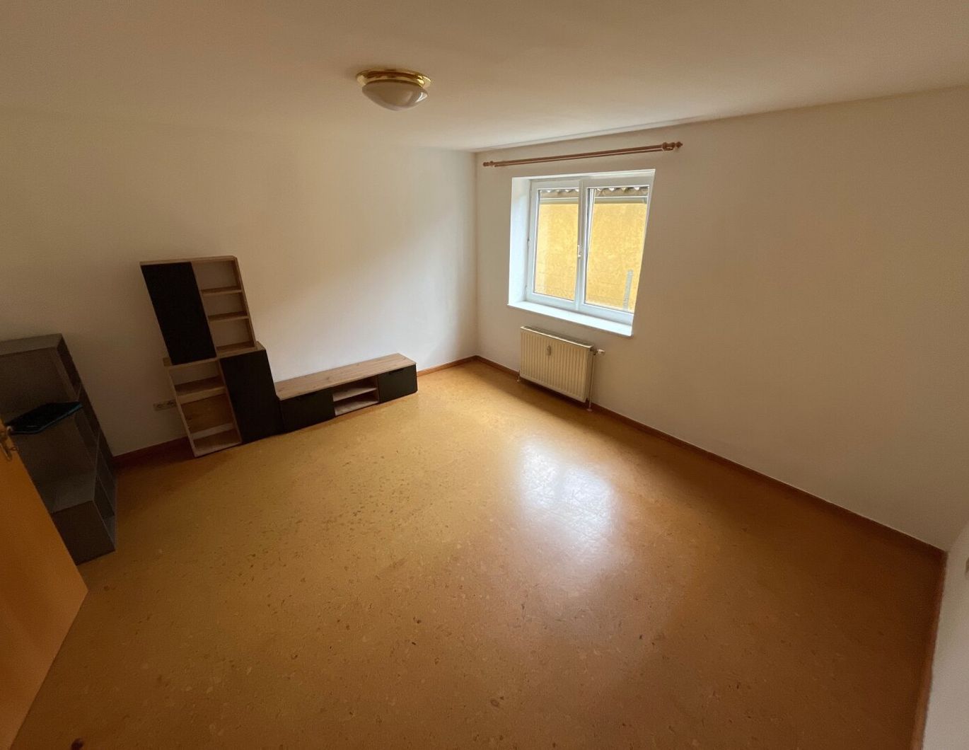 1,5-Zimmerwohnung mit Einbauküche.