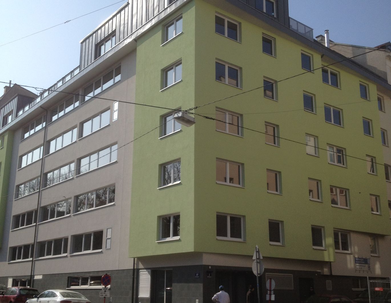 Topausgestattete Balkonwohnung in Hofruhelage (BJ 2012)