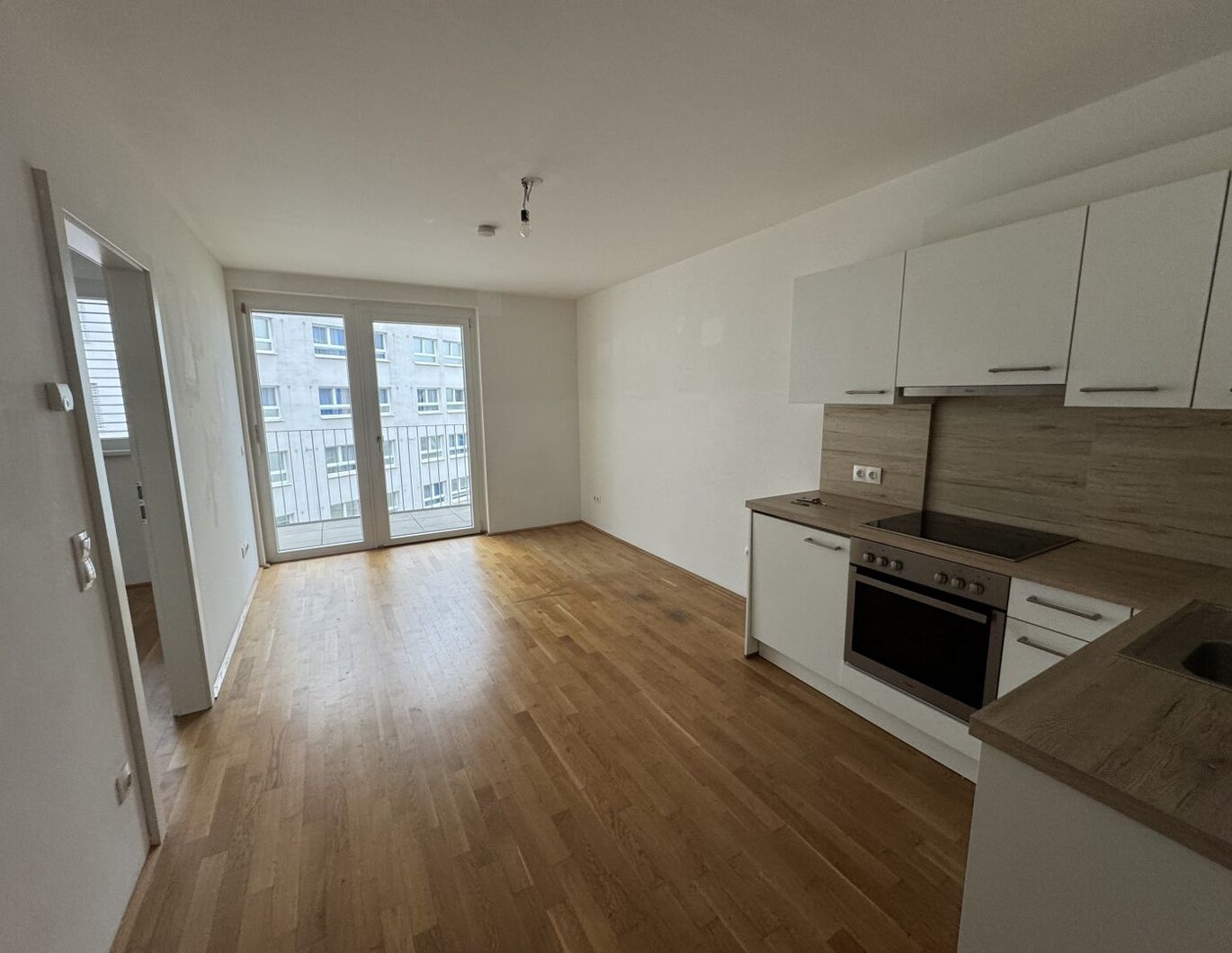 Günstige 2 Zimmerwohnung mit ruhigem Balkon in en Innenhof! Unbefristet!