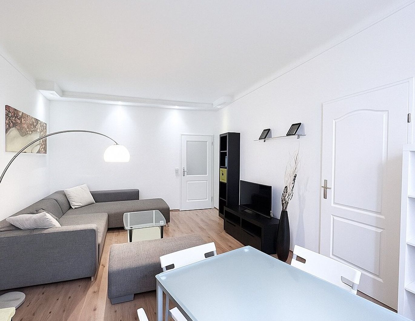Möblierte 2-Zimmer Wohnung mit toller Infrastruktur