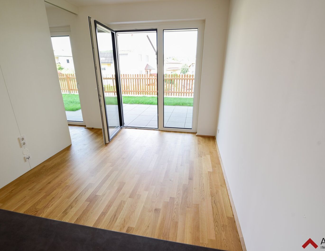 8C09: Kompakte Kleinwohnung mit Küche, Terrasse und Mini-Garten im Wohnpark GALLI