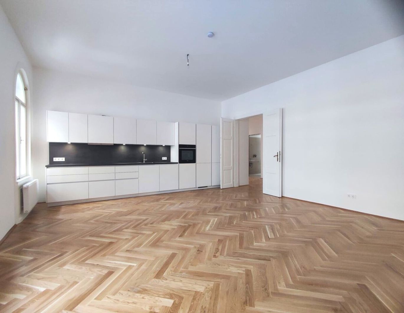 ERSTBEZUG NACH SANIERUNG - Stilvolles Wohnung direkt bei der U1