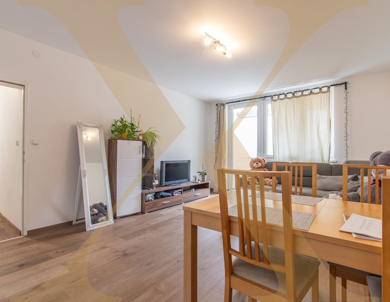 Modernisierte 2-Zimmer-Wohnung mit Loggia und Einbauküche nähe JKU zu verkaufen!