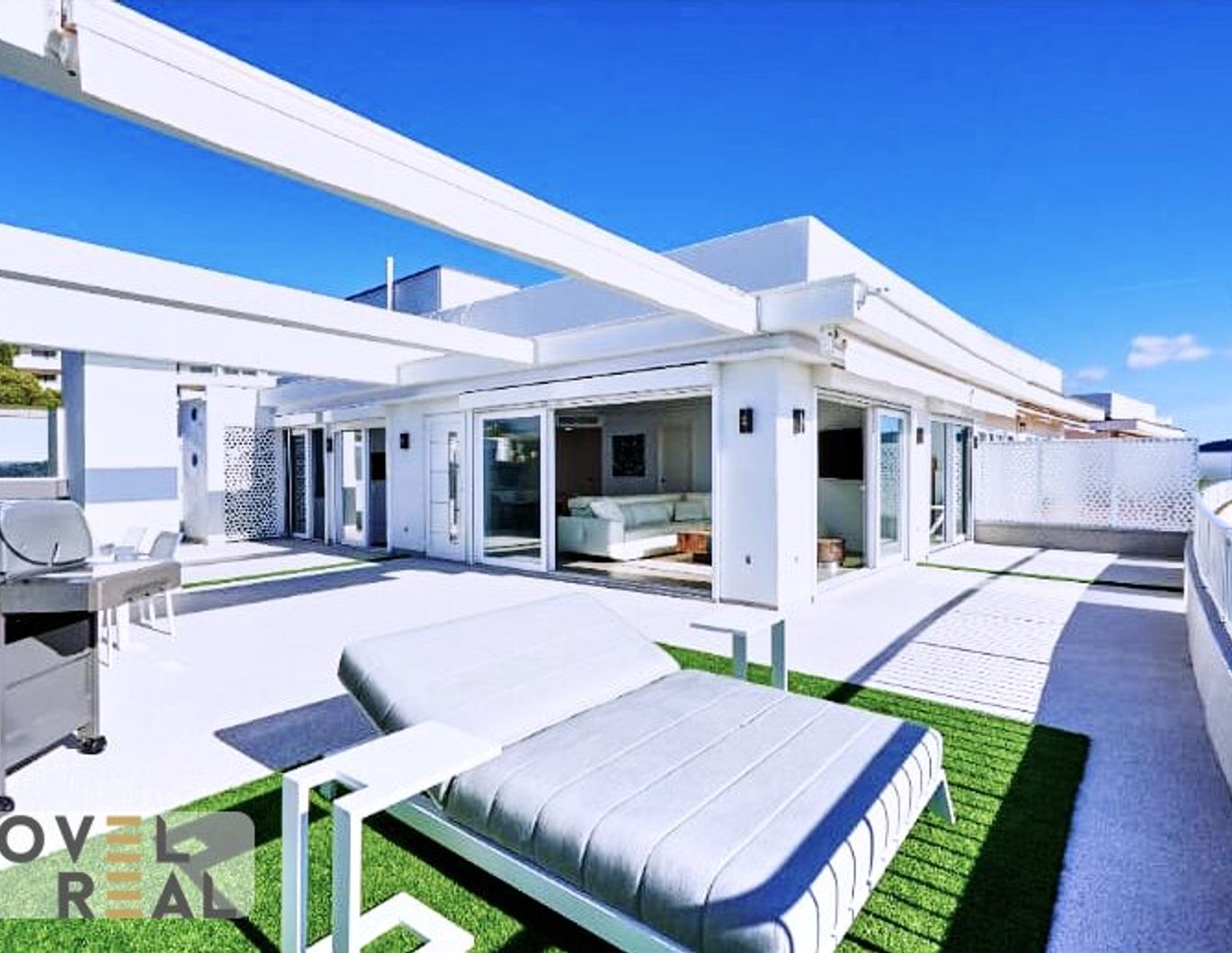 Moderne Villa in außergewöhnlicher Lage mit Meerblick auf die malerische Bucht von Cap Falco in Cala Vinyas