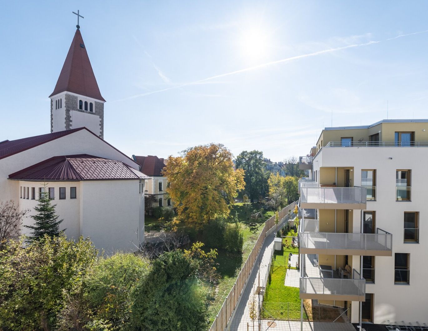 Zwischen Bahnhof und Innenstadt! Lichtdurchflutete 3-Zimmer-Wohnung mit Balkon, Parkblick und Tiefgarage