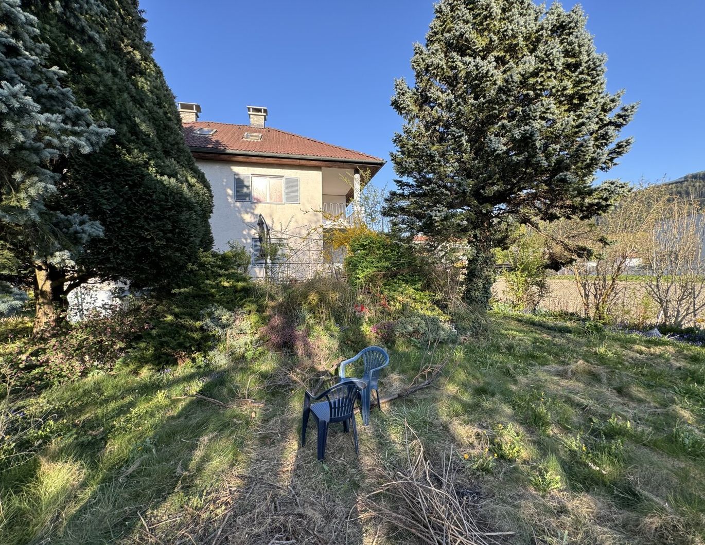 Älteres Haus in Hall in Tirol mit 977 m2 Baugrund !
