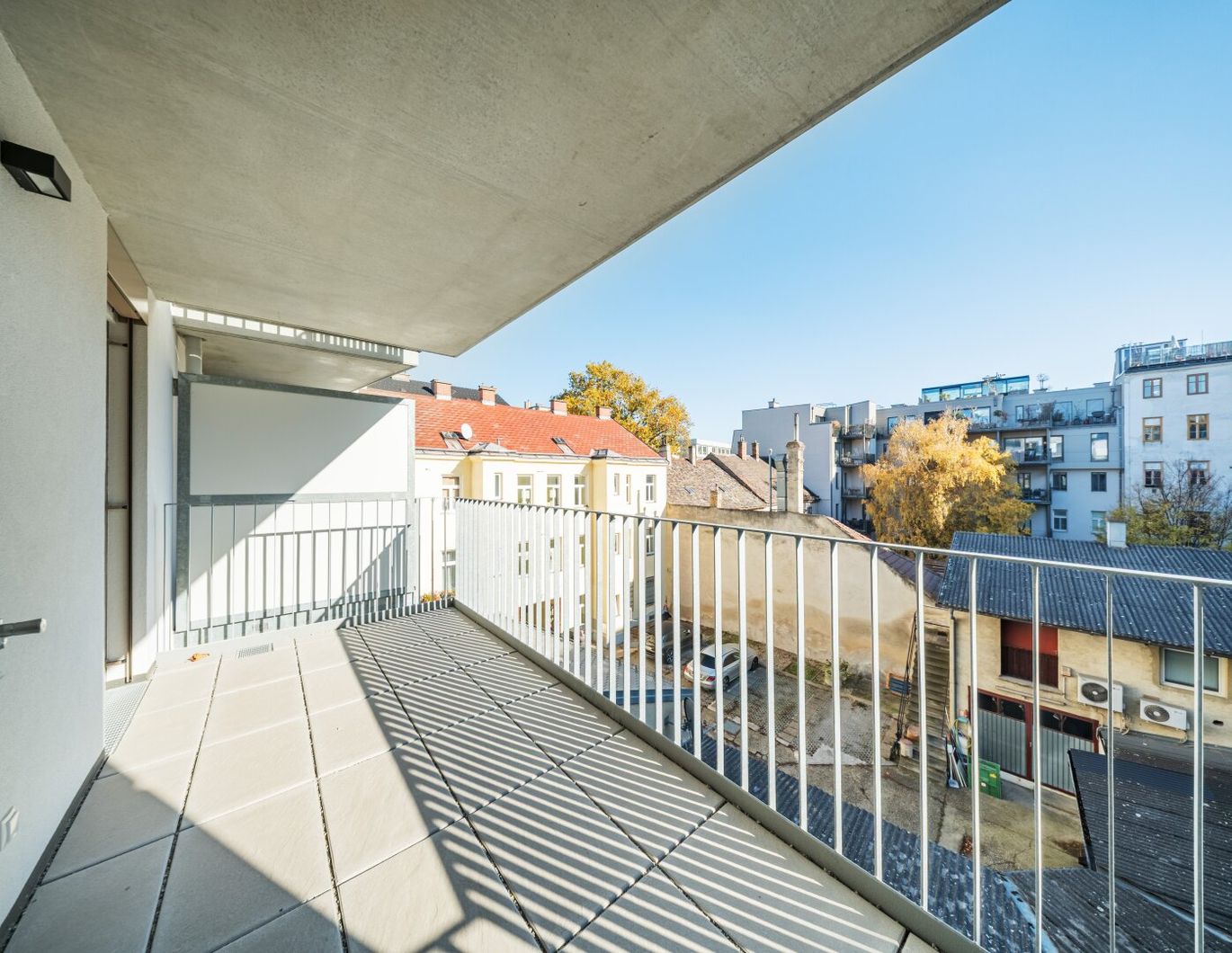 charmante 3-Zimmer Wohnung mit bodentiefen Fenstern und 2 Balkone >> Top Anbindung