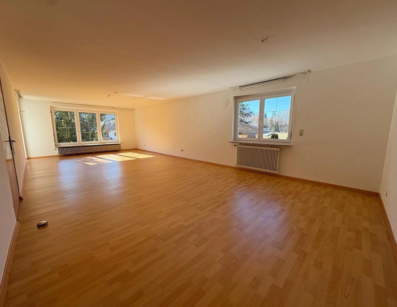 Ruhiges Wohnen im Grünen mit Stadtnähe - frisch sanierte 145 m² mit Garten, Garage & großem Balkon (Provisionsfrei)