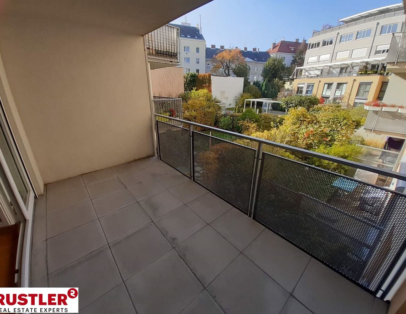 Lichtdurchflutete Eckwohnung mit Freifläche und Grünblick | befristet vermietet