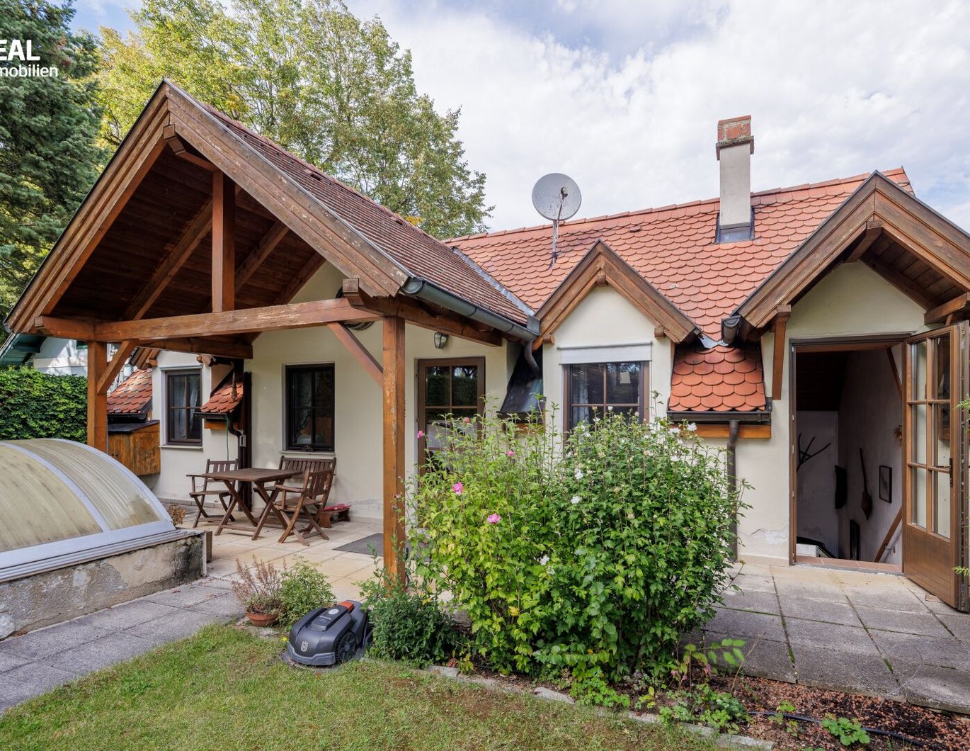 Weinkeller-Refugium mit Wohnkomfort und Gartenparadies