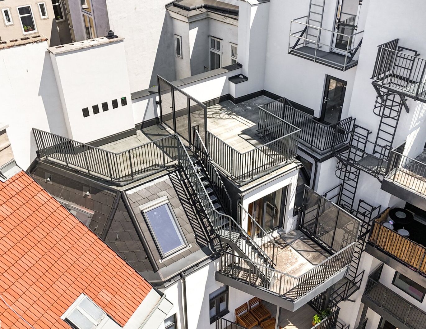 2 ZIMMER NEUBAUWOHNUNG MIT CA. 20 m² DACHTERRASSE II ERSTBEZUG II NÄHE SIEBENBRUNNENPLATZ II HÖGELMÜLLERGASSE 12