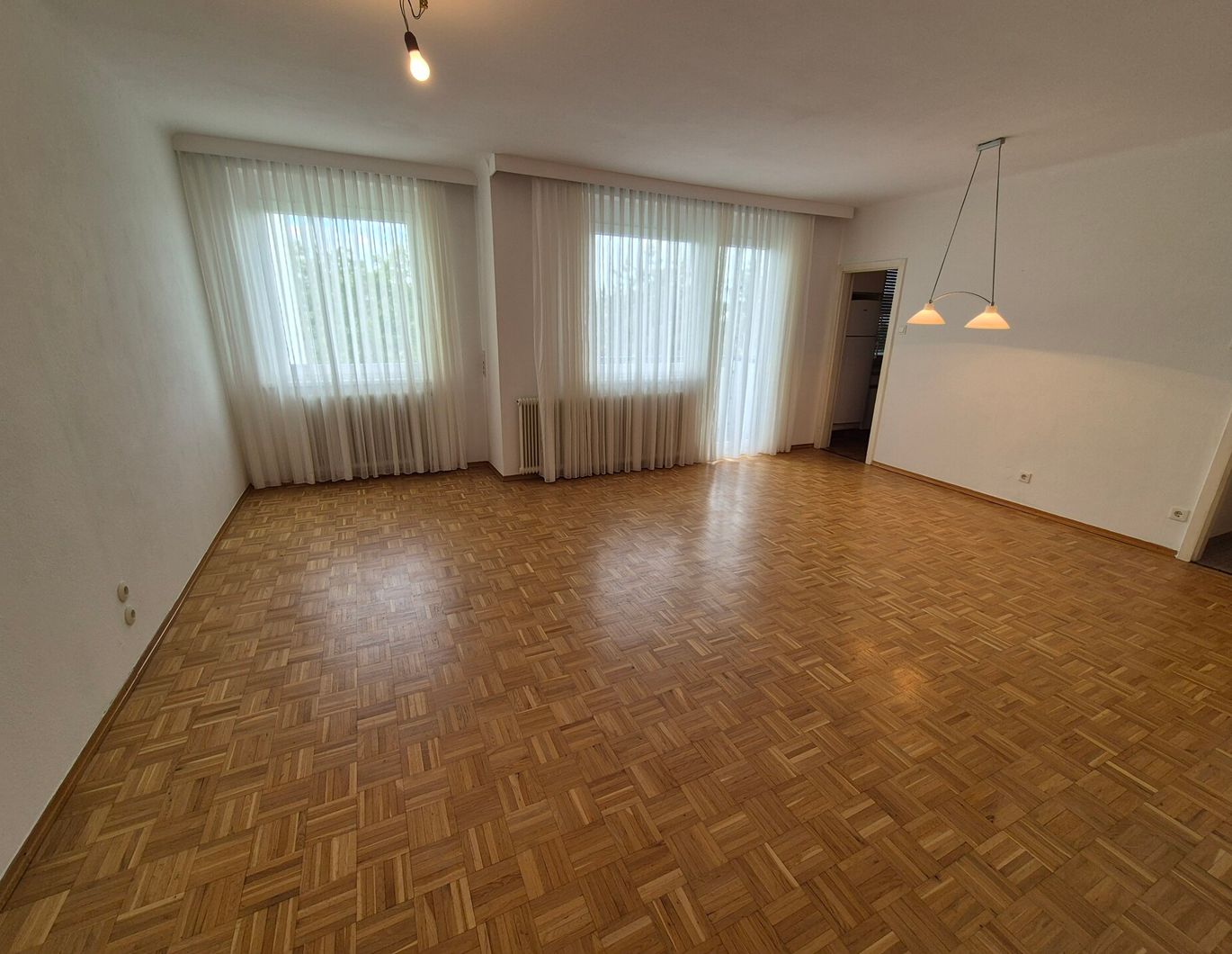 ZENTRALE LAGE - SONNIGER BALKON