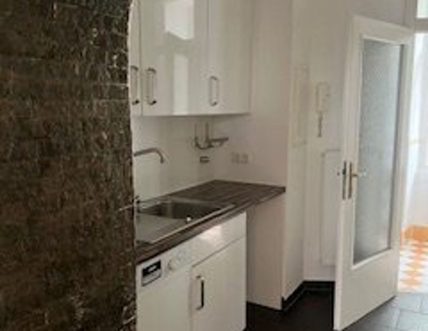 Traumhafte Altbau-Wohnung in Graz! 73.8m², € 843,33 Miete, Balkon, gepflegt, inkl. Einbauküche & Personenaufzug.
