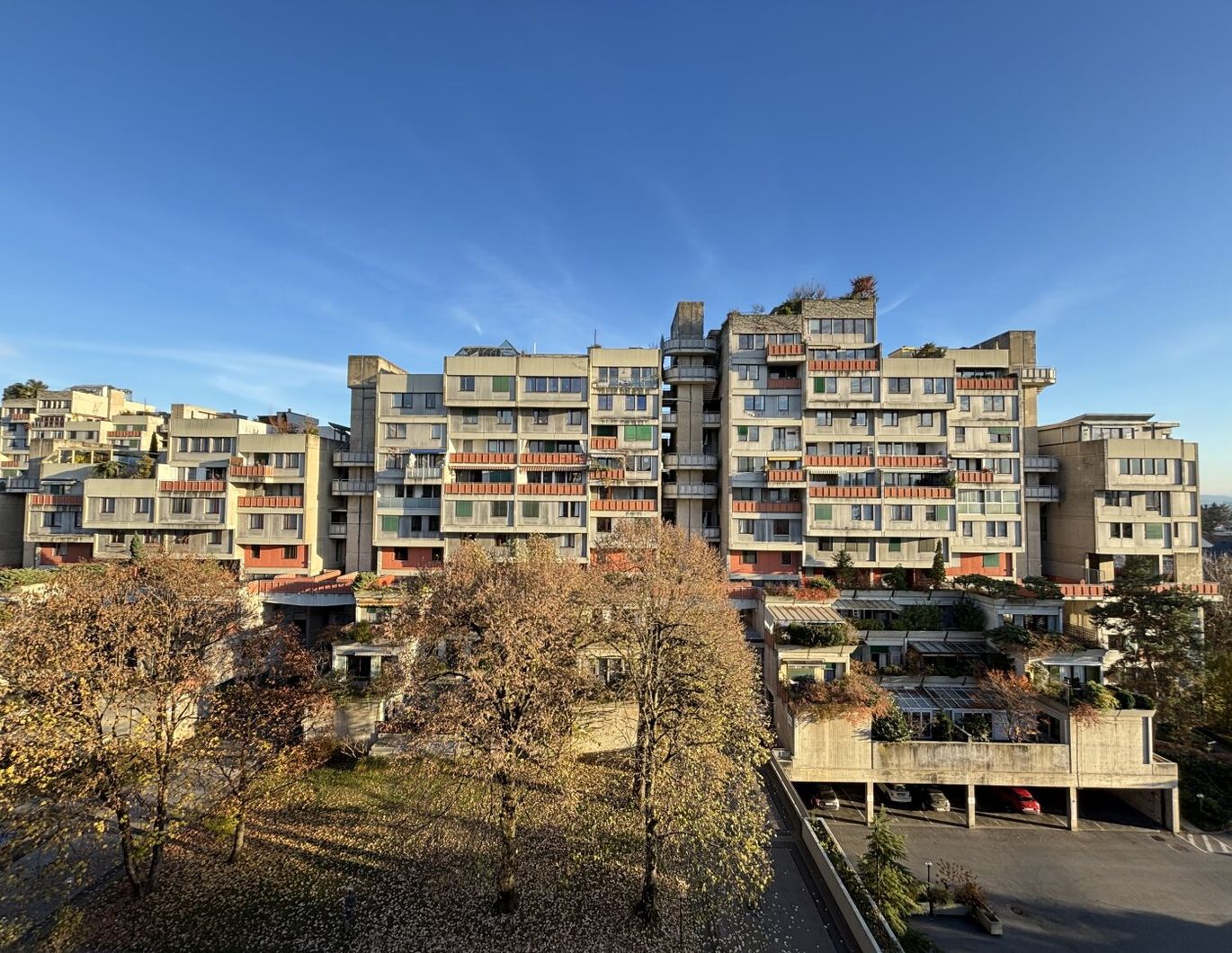 St. Peter: Großzügige, sanierungsbedürftige 5-Zimmer-Wohnung mit 95 m² Dachterrasse und beeindruckendem Dachgarten - ideal für Liebhaber von Architektur, Design und Geschichte!