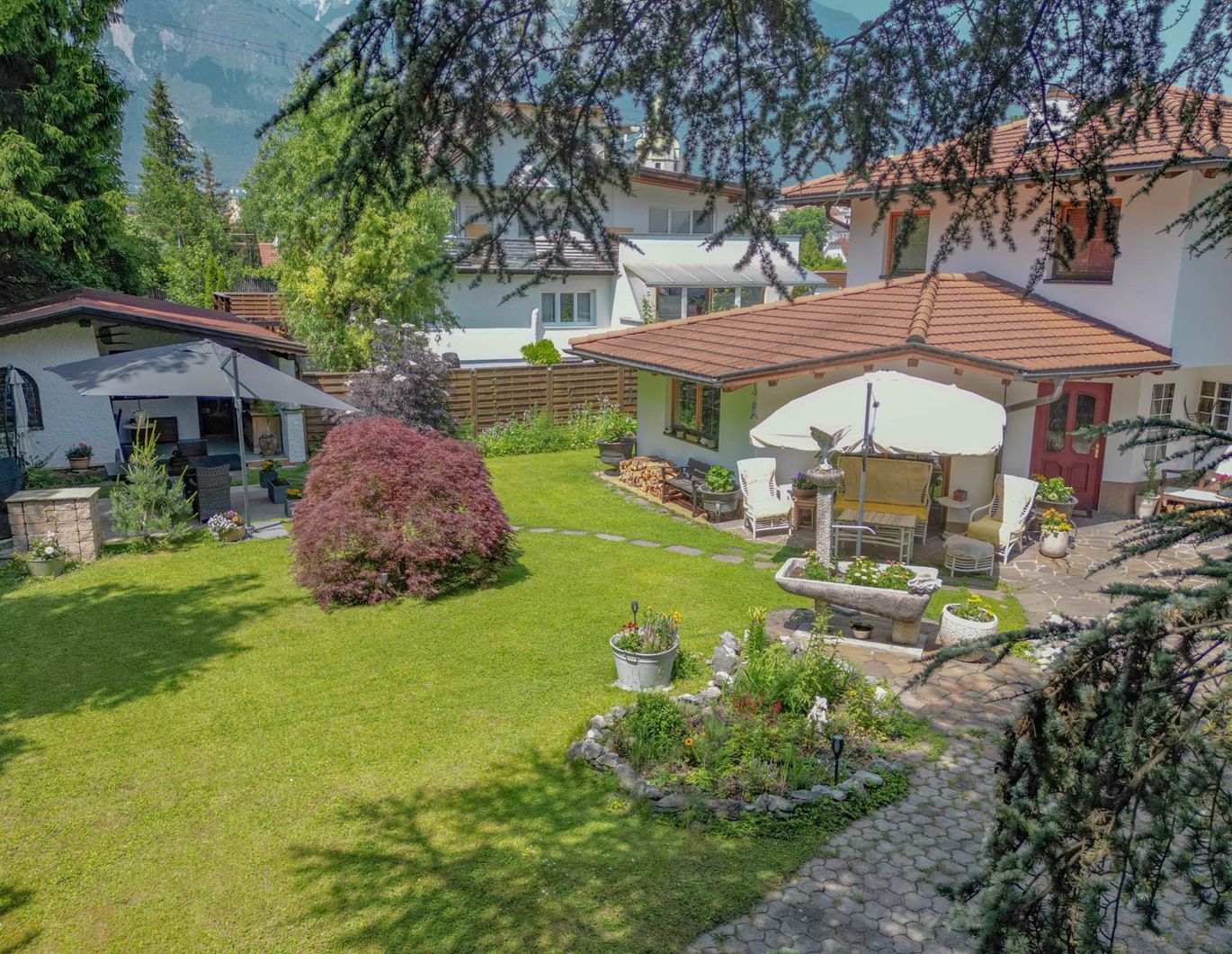 2 Häuser, 3 Wohneinheiten und ein Grundstück mit viel Garten!