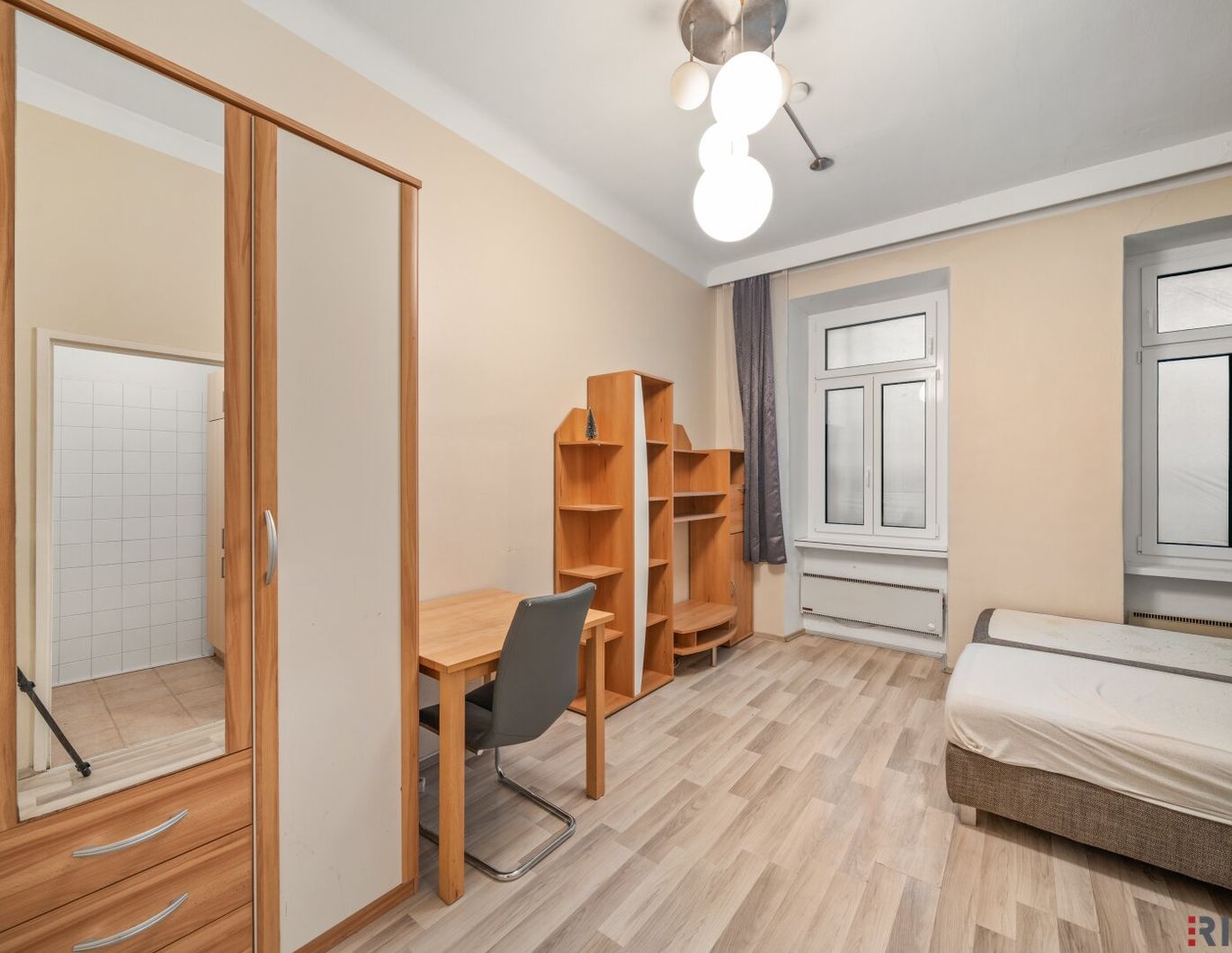 Nähe U1 / Quellenstraße - Garconniere im 1. Stockwerk - Haus in Sanierung