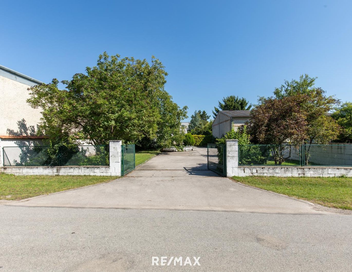 Vielseitiges Anwesen mit Wohn- und Geschäftshaus, Nebengebäuden & großzügigem Garten