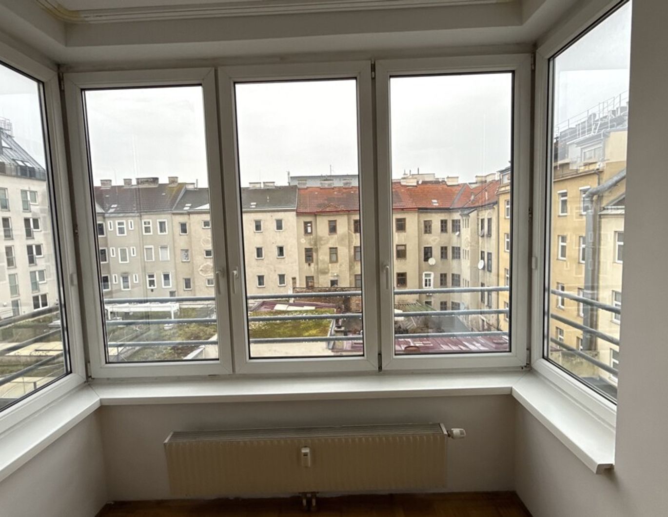 Helle 2-Zimmer Wohnung! Keine Anrufe - Anfragen nur per Mail!