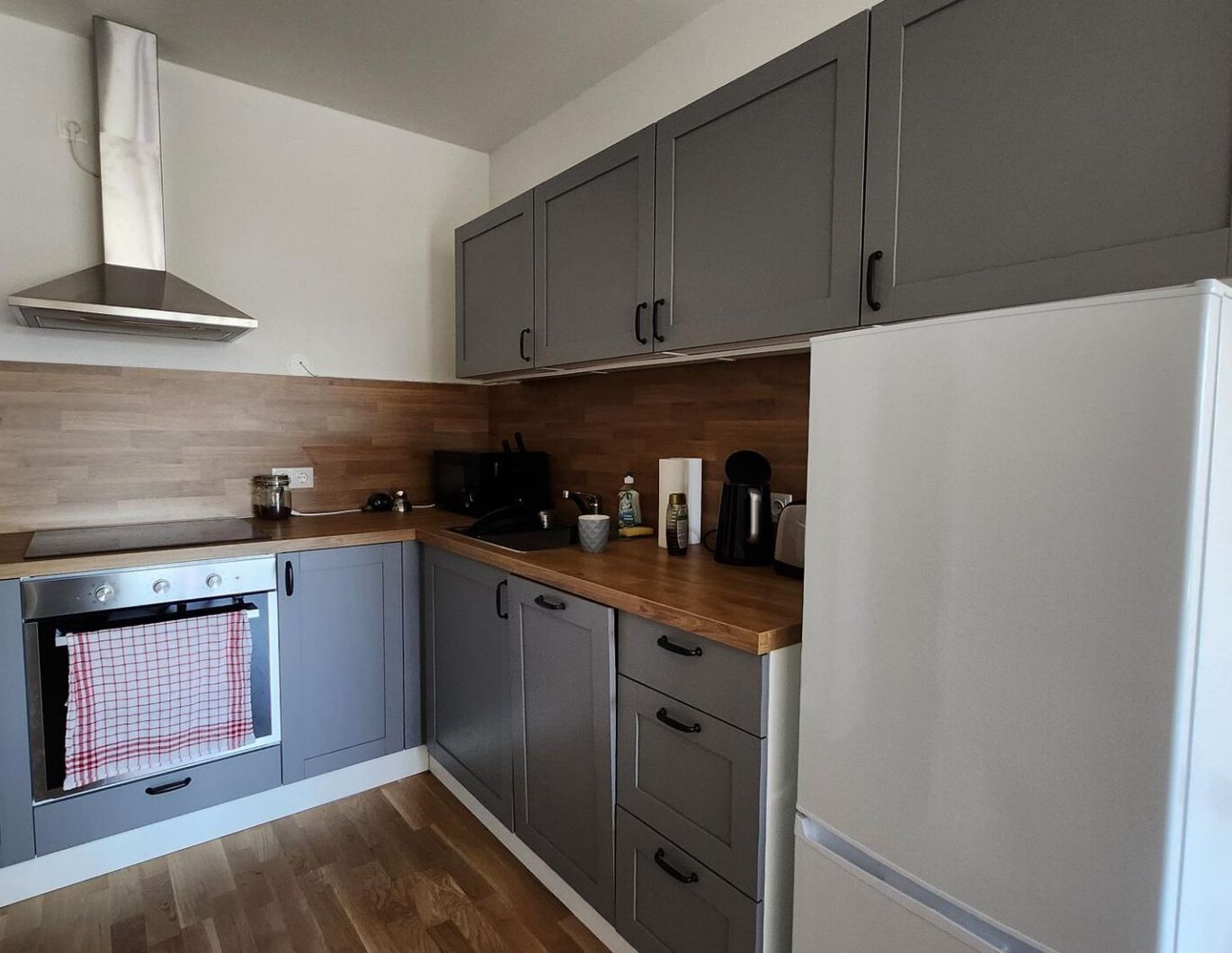 GRÜNER MAX! 2 ZIMMER INKLUSIVE MÖBLIERTER KÜCHE - PERFEKT FÜR ANLEGER!