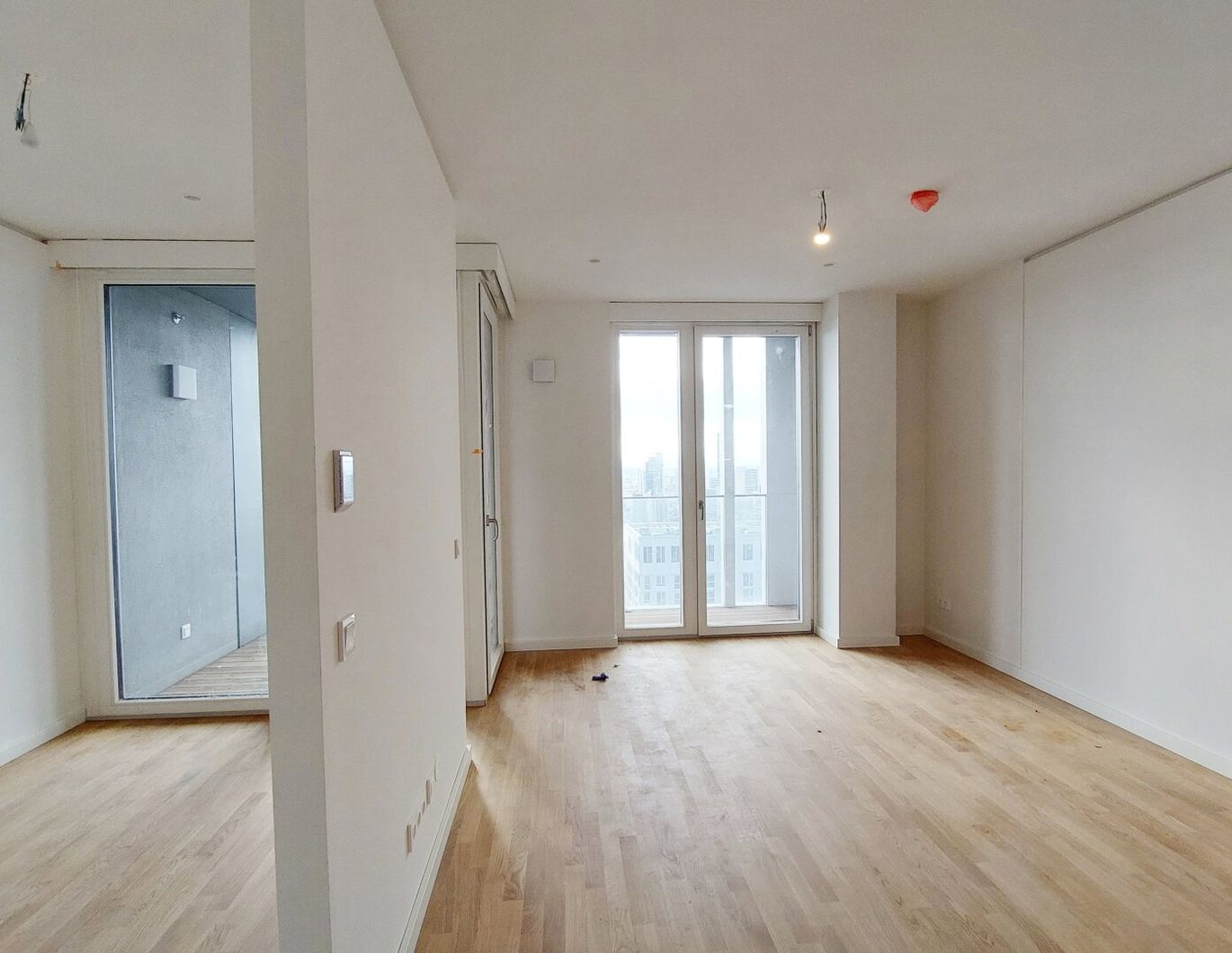 Stylische 1,5-Zi.-Wohnung mit Loggia & Rooftop Pool | TOWER HOMES