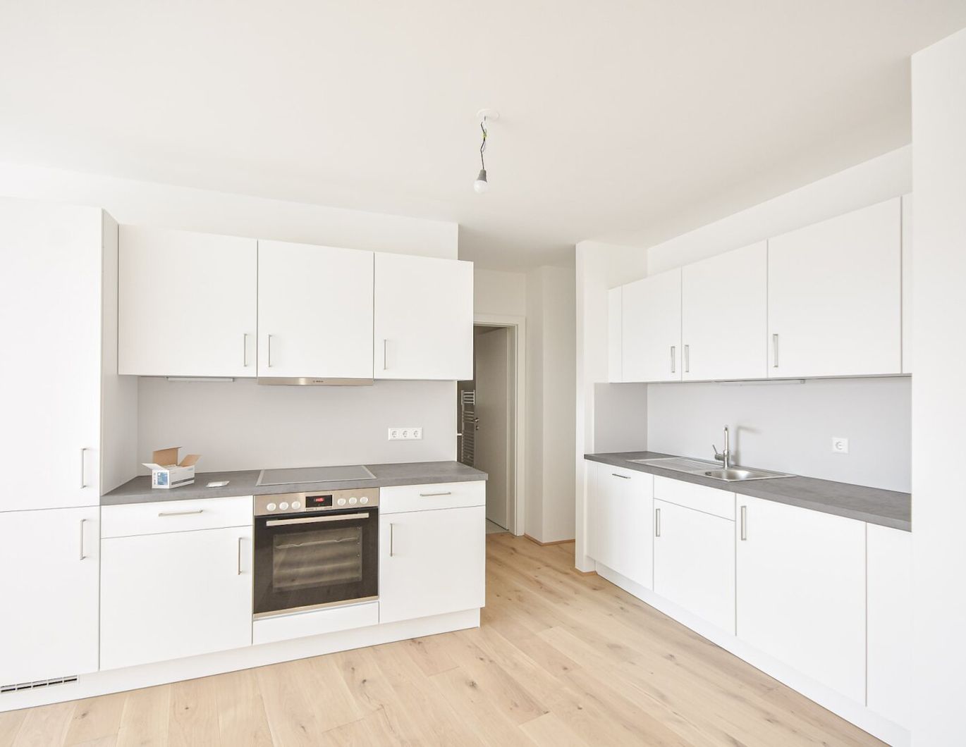 Attraktive 2 Zimmer Wohnung mit Balkon nahe der U3 Kendlerstraße