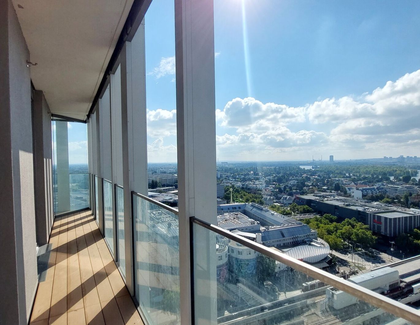 Erstbezug - 3-Zi.-Wohnung mit Rooftop Pool & Sauna