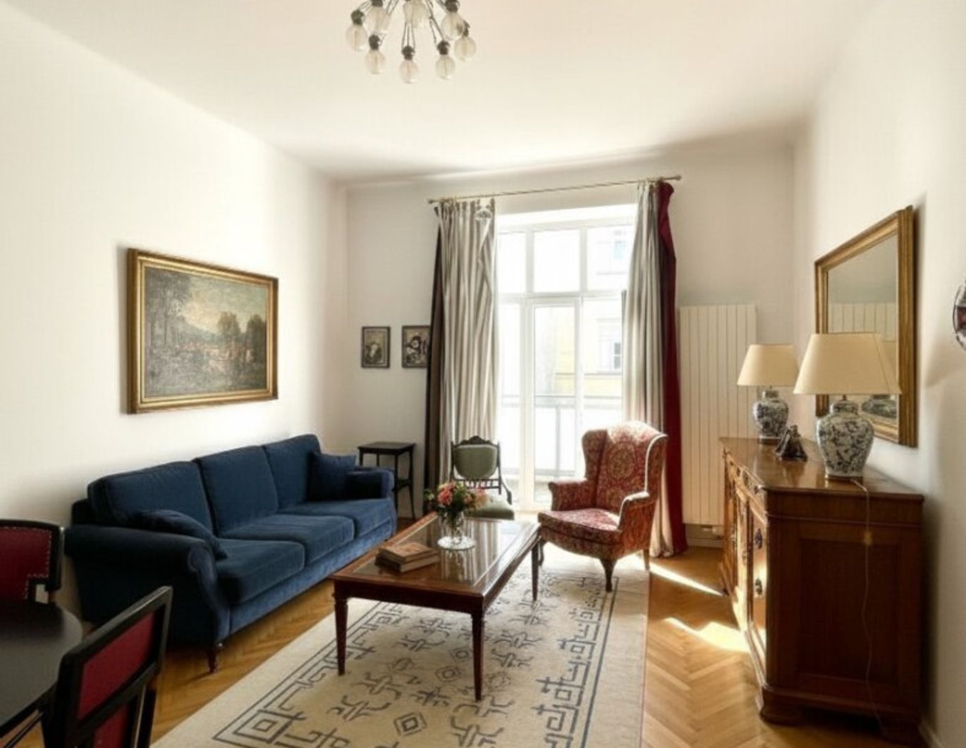 helle Altbauwohnung mit Terrasse!