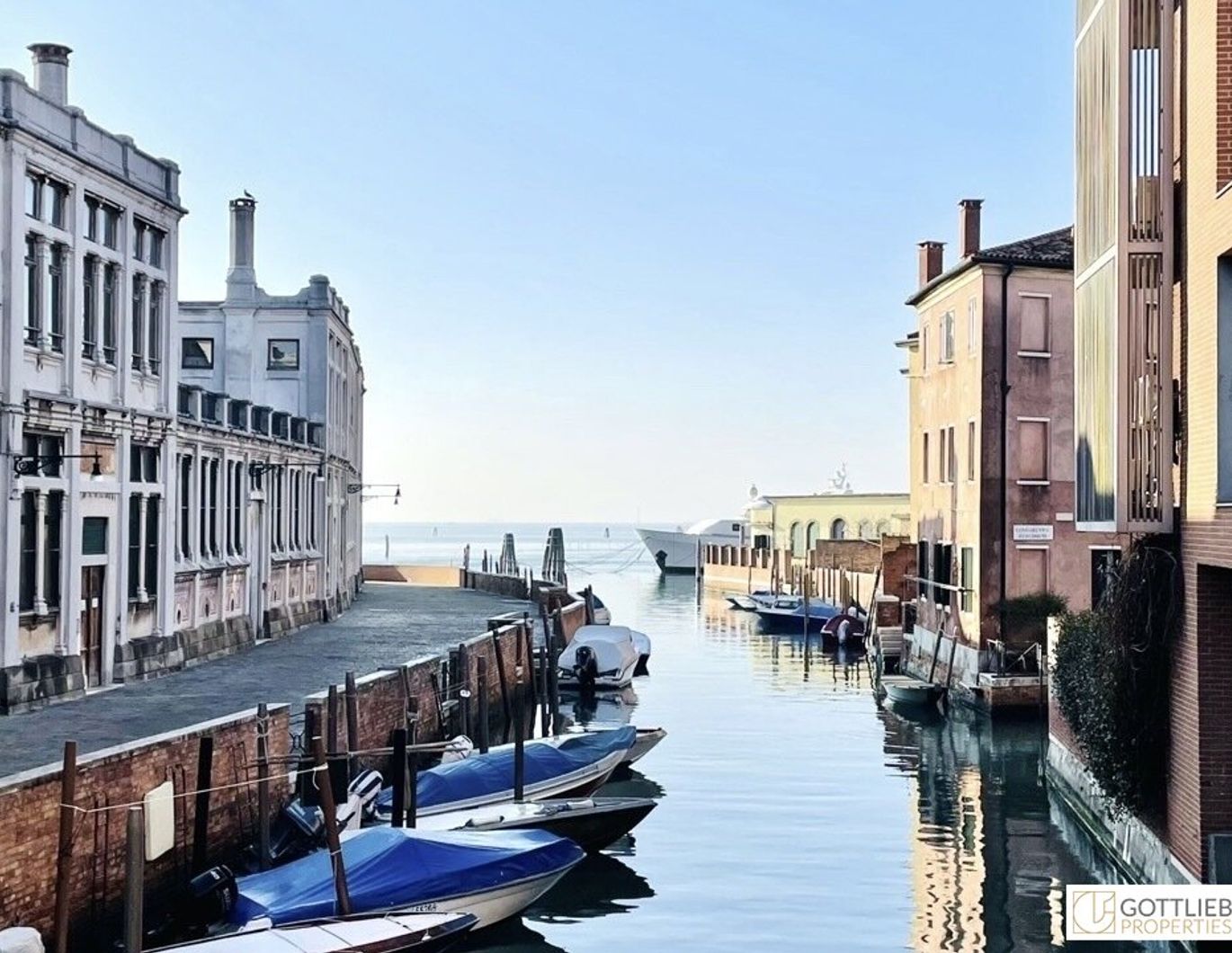 Zehn Minuten zum Markusplatz! Perfekte 2-Zimmer-Wohnung mit Gemeinschaftsterrasse und Garten in Giudecca