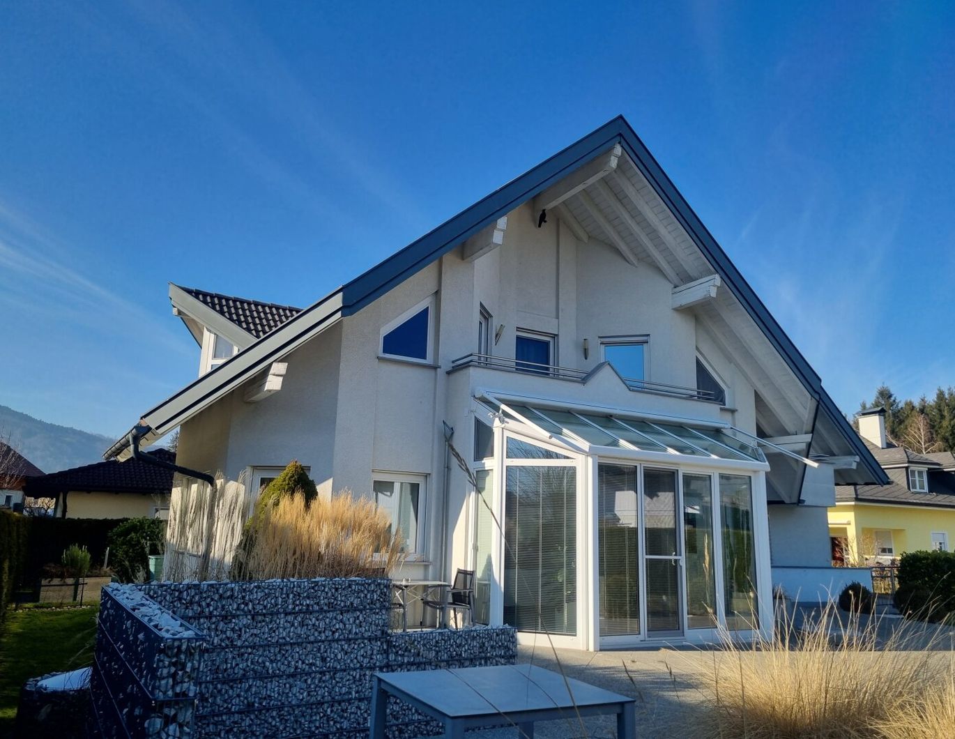 Einmalige Chance ! Modernes gepflegtes Traumhaus am Mondsee.
