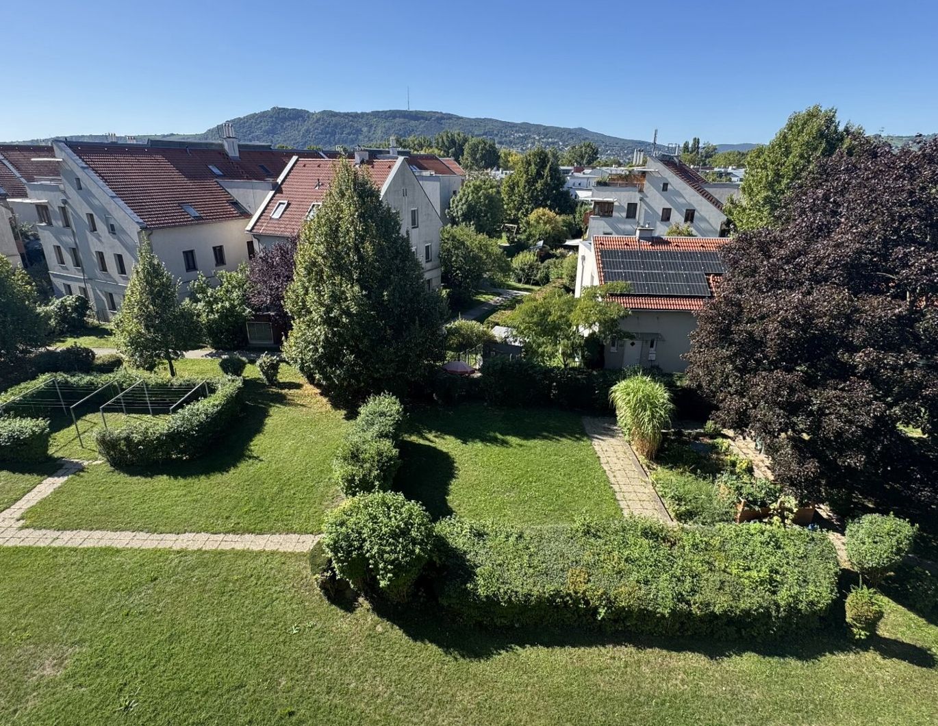 Kleine Dachgeschoßwohnung mit Weitblick und Gartenbenutzung