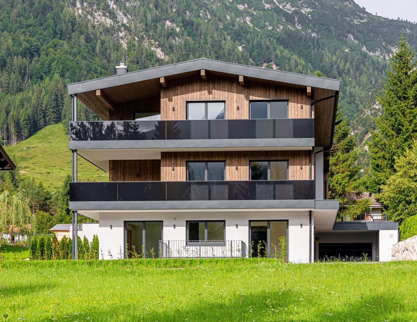 Top 3: Hochwertige 4-Zimmer Wohnung mit Balkon - Erstbezug!