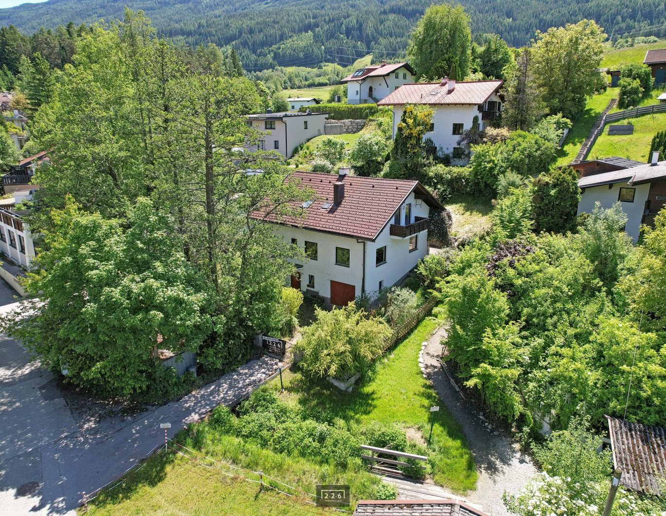 226 Immobilien: Sanierungsbedürftiges Haus in leichter Hanglage am Starkenbühel in 6073 SISTRANS
