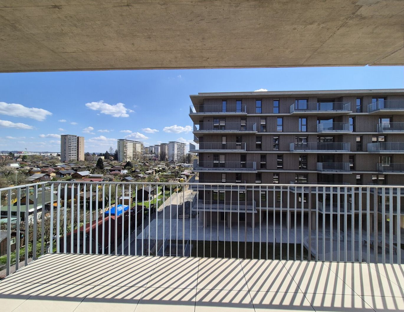 Optimal aufgeteilte Familienwohnung mit 4 Zimmern und großem Balkon