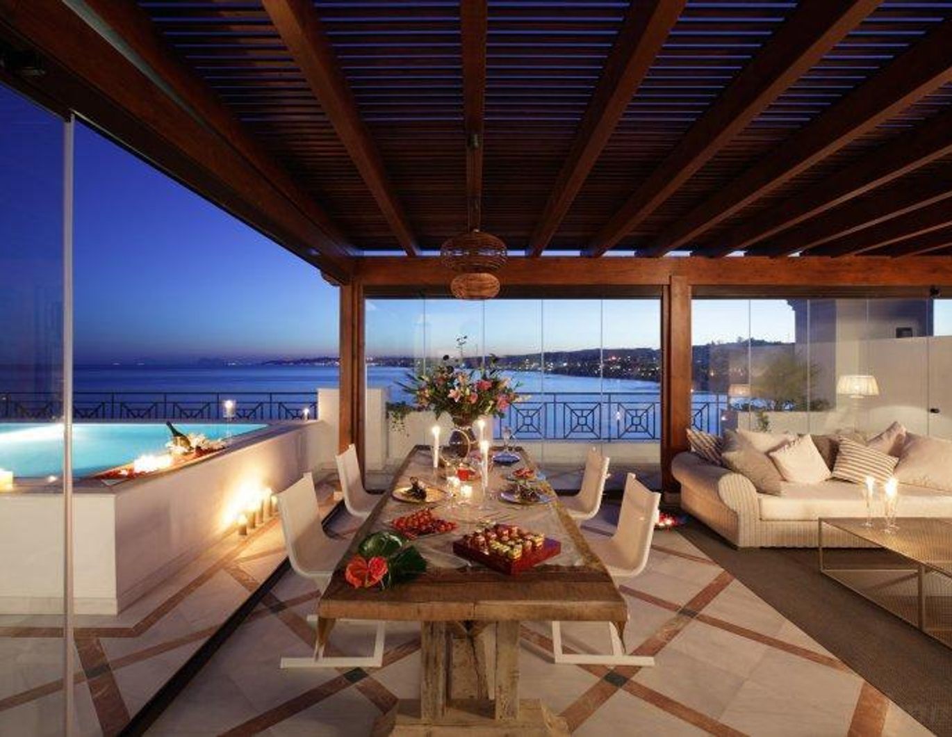 Spanien - Estepona, Costa del Sol: Außergewöhnliches Penthouse direkt am Strand mit toller Aussicht | Spain - Estepona - Costa del Sol: extraordinary penthouse at the beach with great views | Estepona - Costa del Sol: extraordinario ático en la playa
