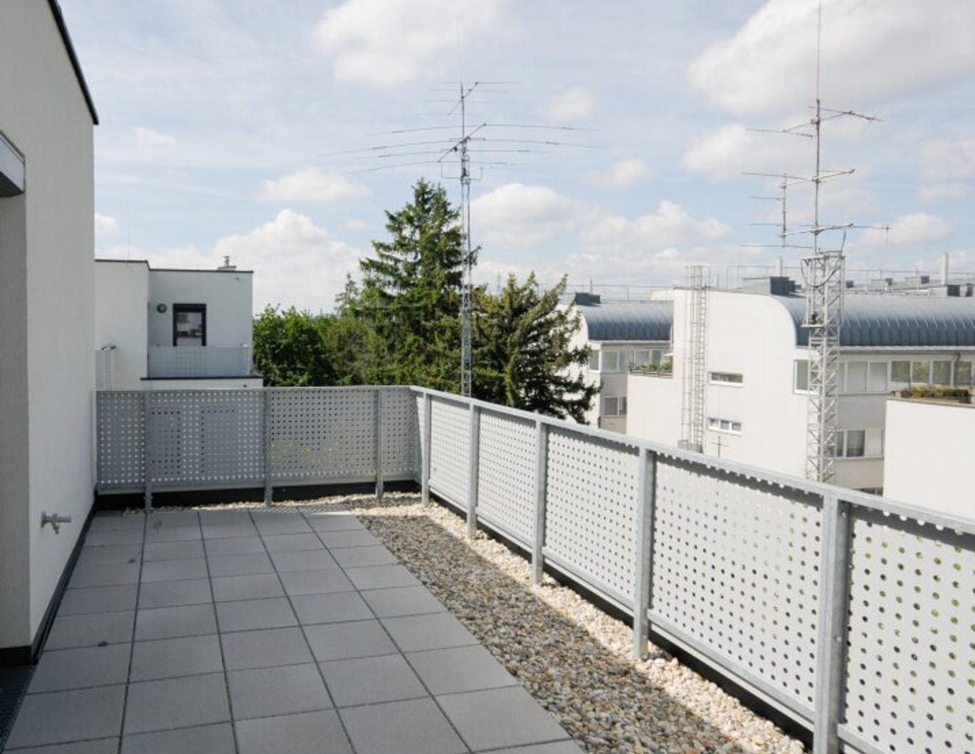 ERSTBEZUG: 2-ZIMMER DG-TRAUM MIT TERRASSE! PROVISIONSFREI!