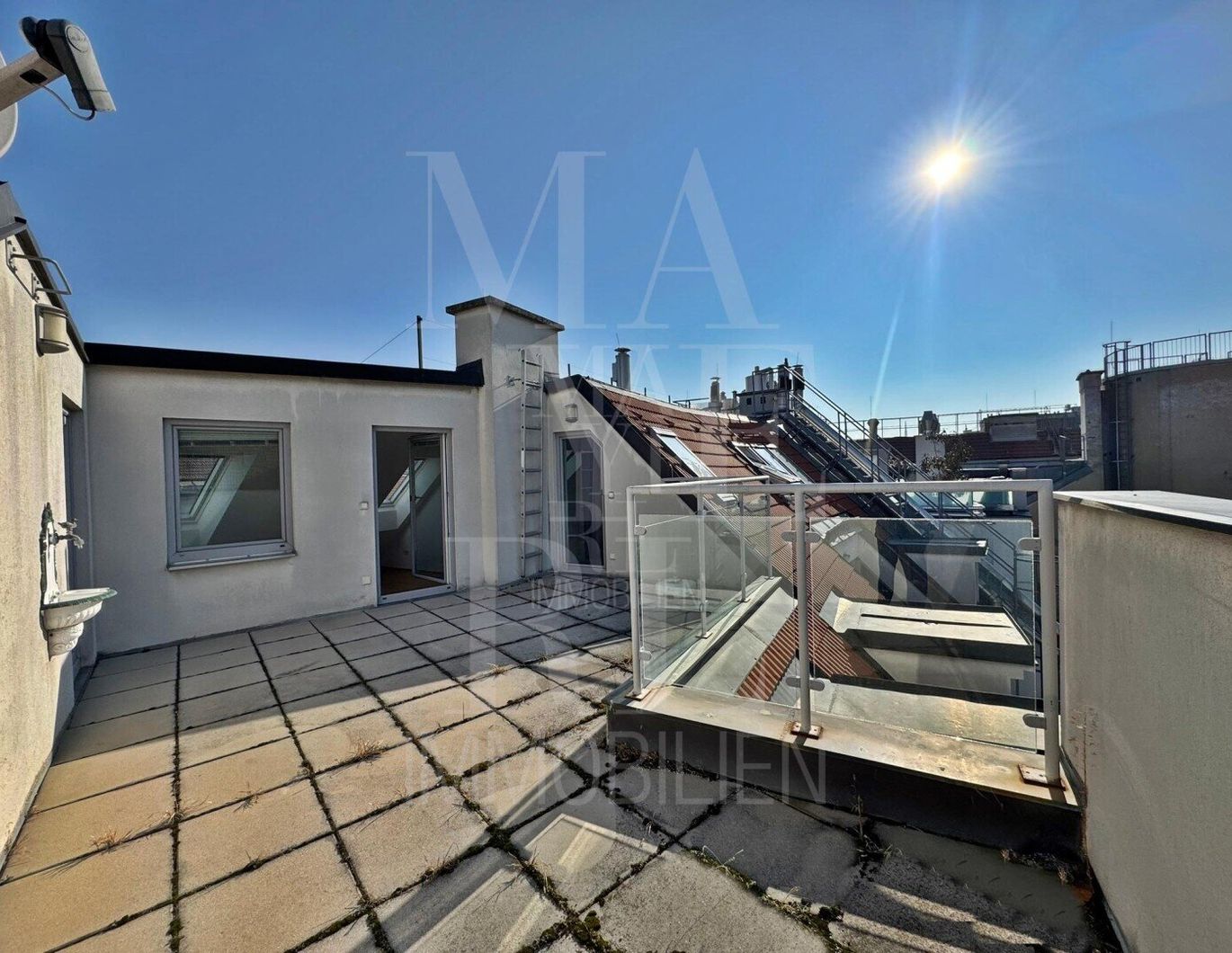 Großzügige Dachterrassenmaisonette beim Lycee Francais