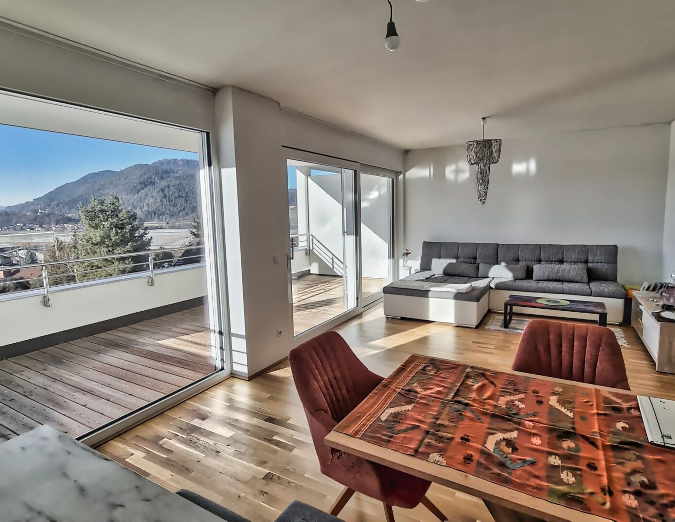 Helle Neubauwohnung mit herrlicher Aussichtsterrasse nähe Klagenfurt