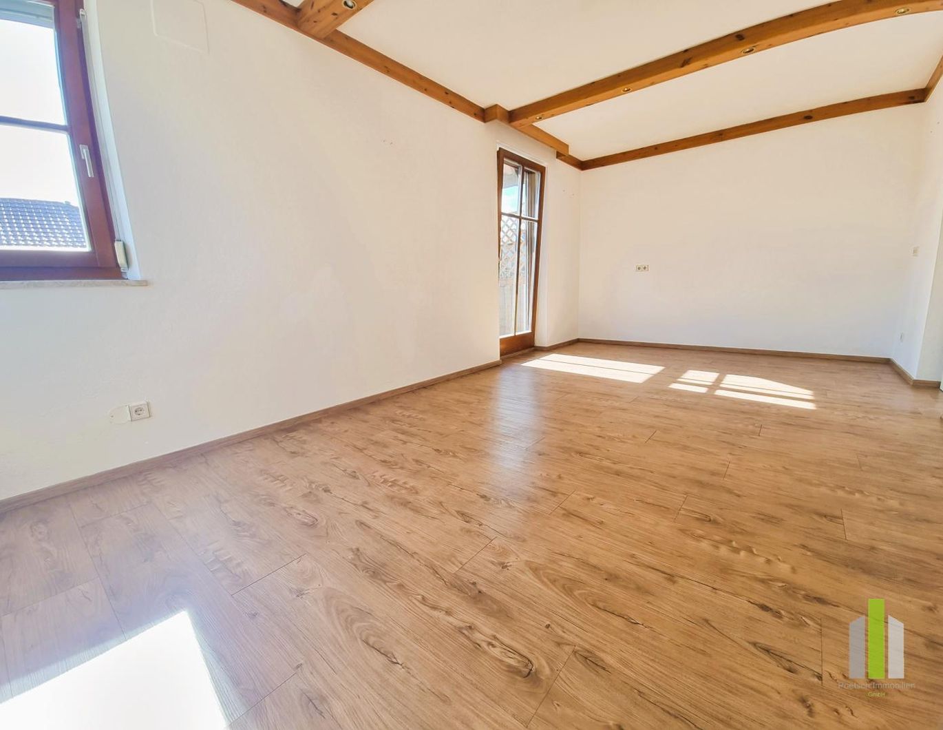 Charmante 3-Zimmer-DG-Wohnung mit Balkon & Tiefgarage - sofort bezugsfertig