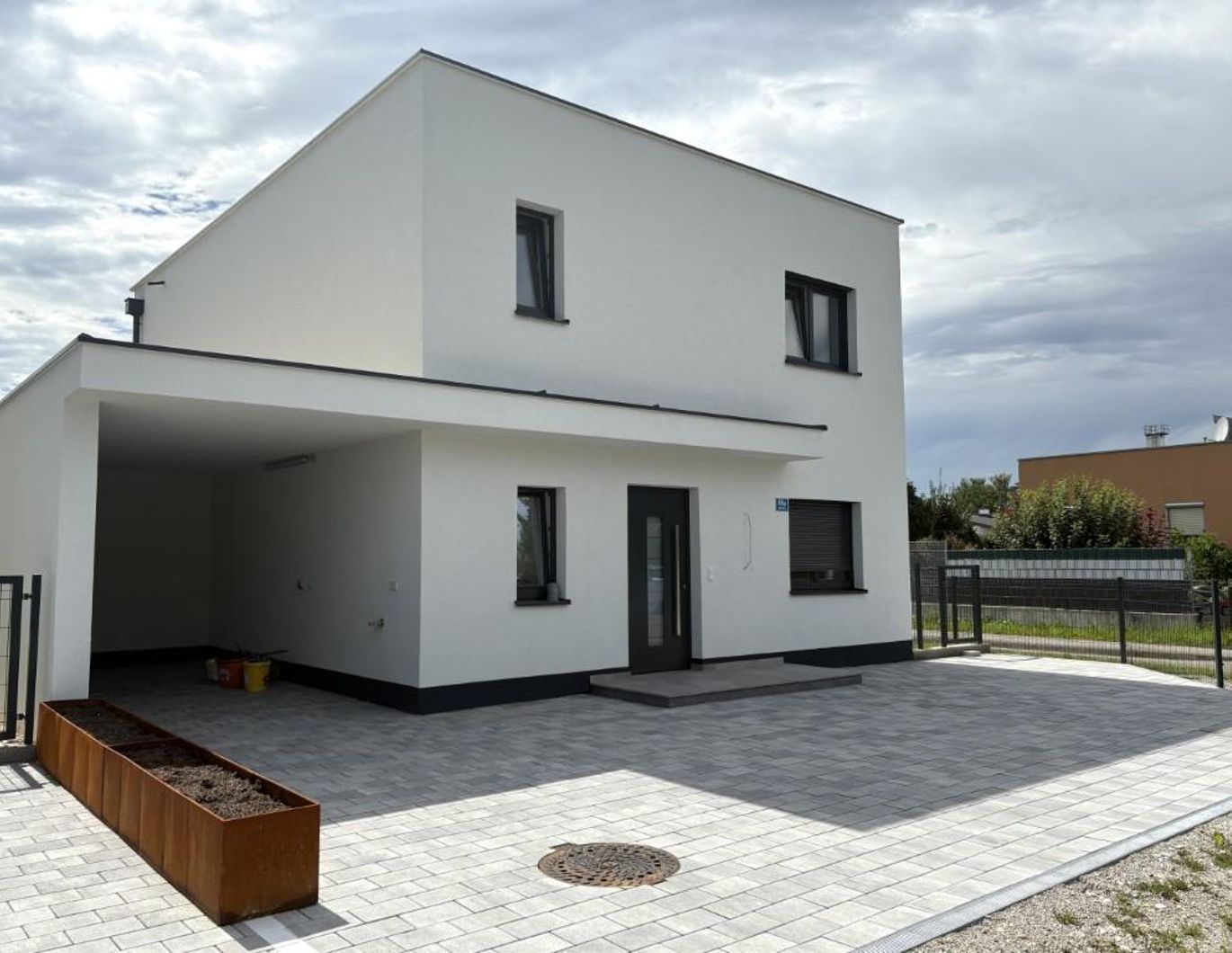 Modernes Eck-Reihenhaus in ruhiger Lage - Erstbezug