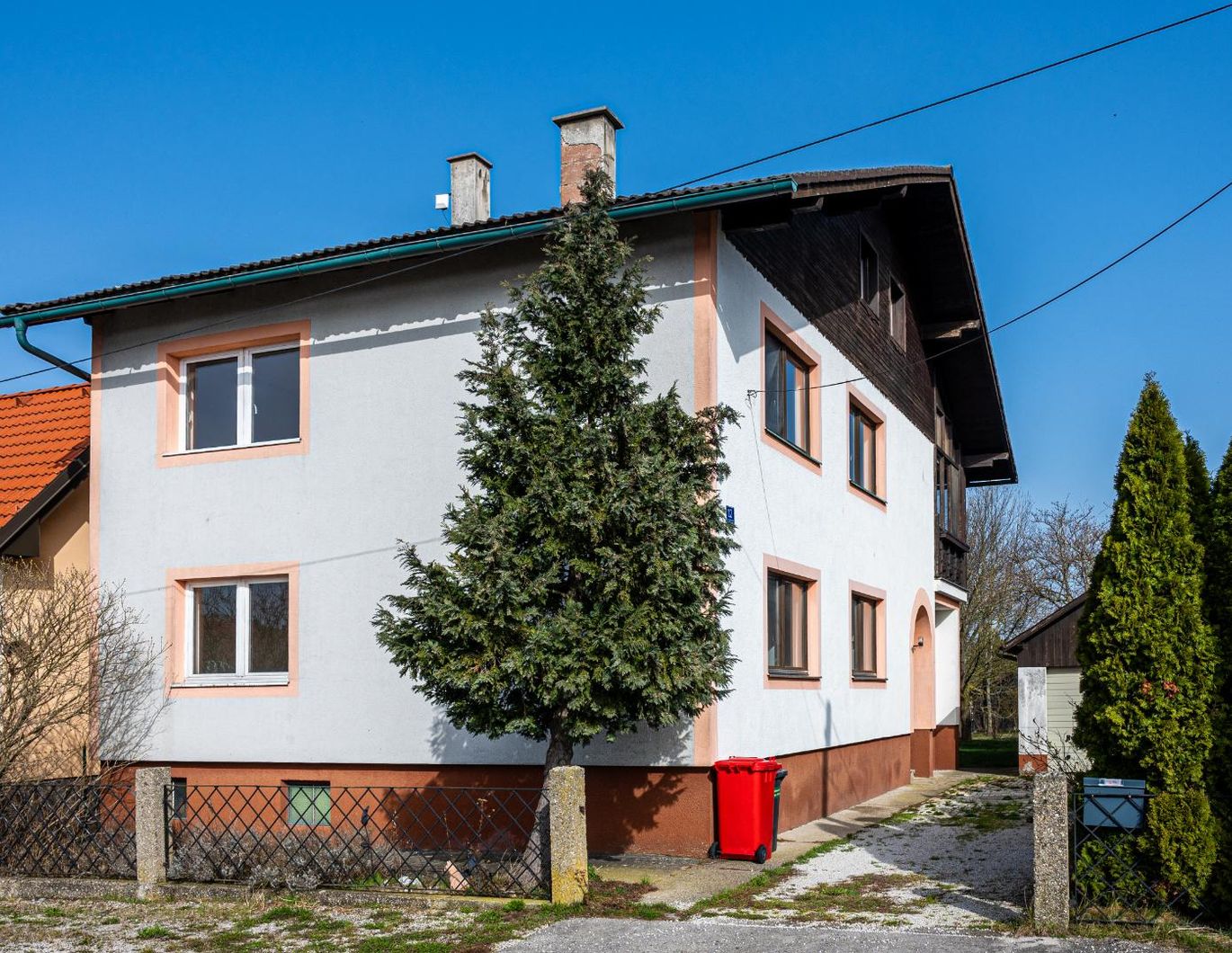 EIN - ZWEIFAMILIENHAUS NÄHE NEULENGBACH