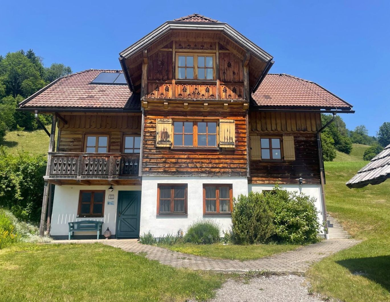Wohnhaus mit herrlichem Grimmingblick, voll unterkellert, Garage