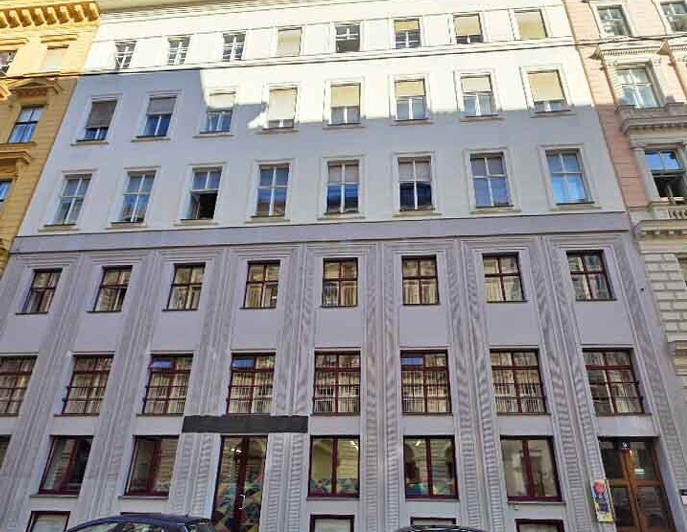 ESSLINGGASSE | 1-Zimmer-DG-Garconniere beim Schottenring