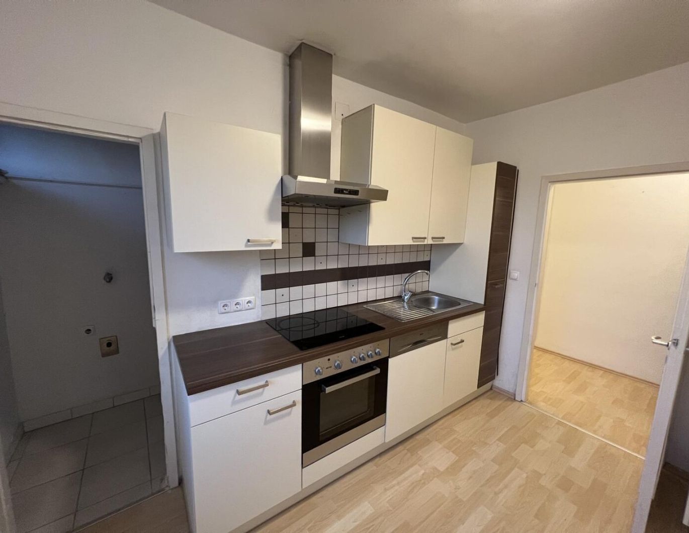 FÜR ANLEGER - 3 Zimmerwohnung - Balkon - PKW Stellplatz