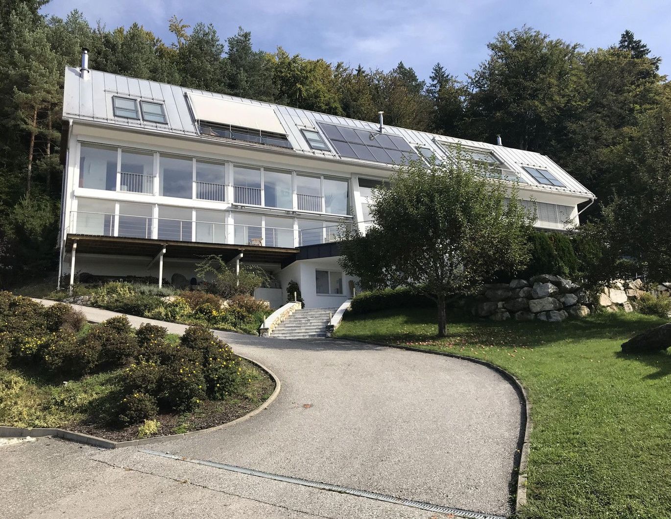 Grosse loftähnliche Dachwohnung mit Panoramasicht auf Karawanken oberhalb Velden/Wörthersee
