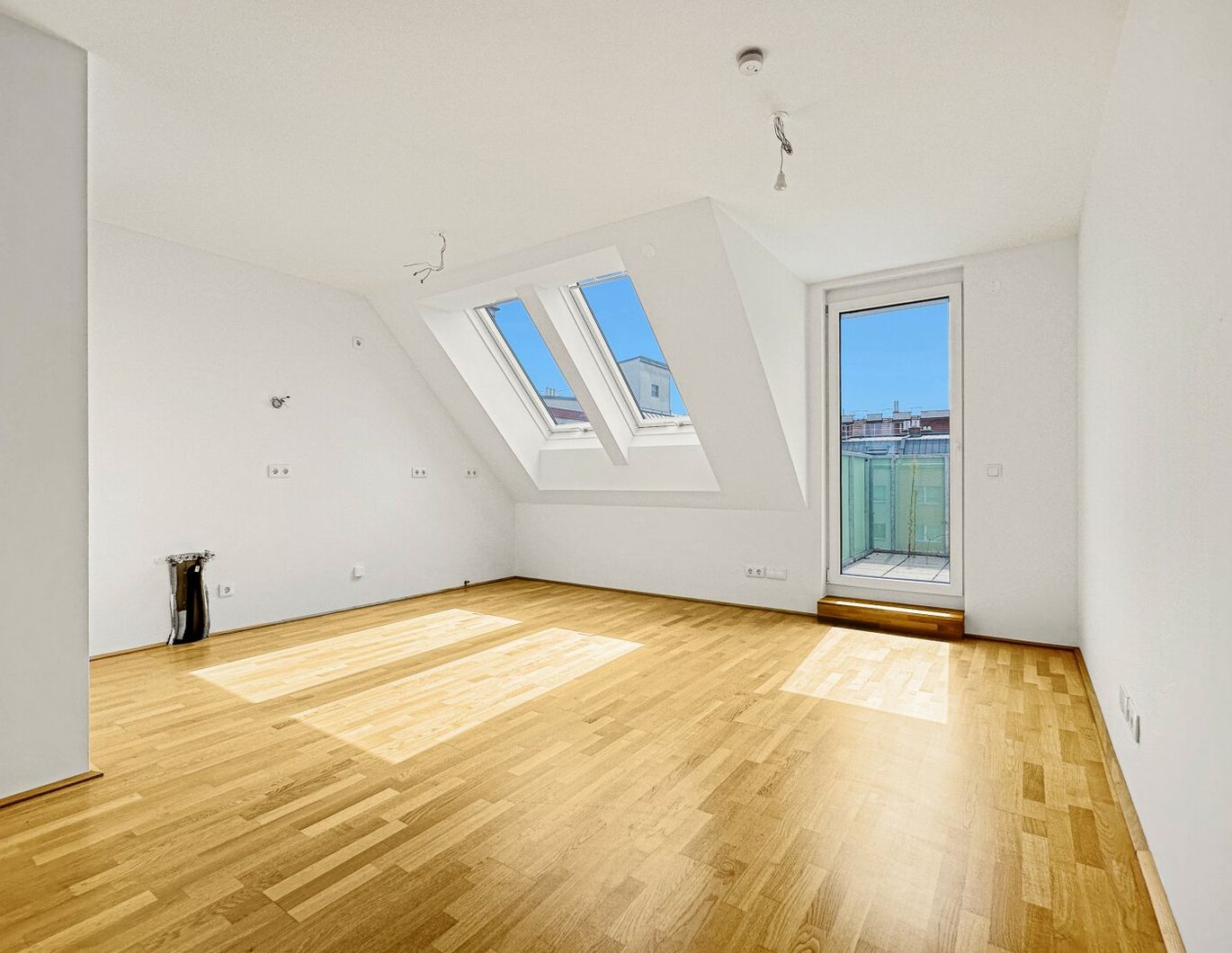 Miete: 2-Zimmer Dachgeschosswohnung auf einer Ebene mit Terrasse | 1100 Wien