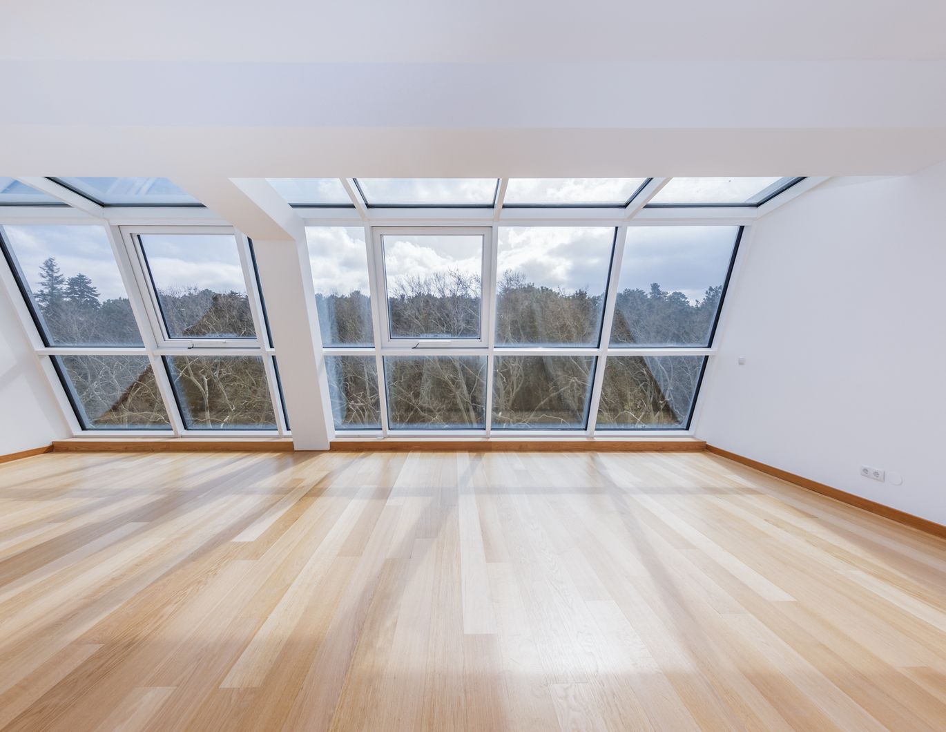 Neu ausgebaute Dachgeschosswohnungen - Nahe Hugo-Wolf Park